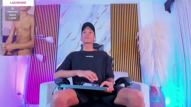 Snapshot of JulienSaint chatting on 19, 10, 2025 JulienSaint online show from 19, 10, 2025