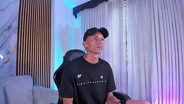 Snapshot of JulienSaint chatting on 27, 10, 2025 JulienSaint online show from 27, 10, 2025