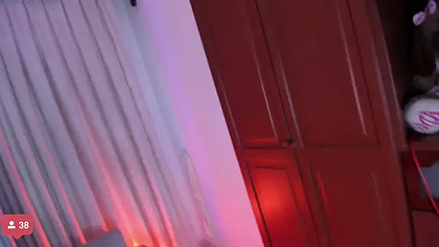 Snapshot of JulienSaint chatting on 6, 11, 2025 JulienSaint online show from 6, 11, 2025