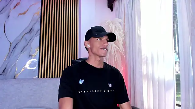 Snapshot of JulienSaint chatting on 17, 11, 2025 JulienSaint online show from 17, 11, 2025