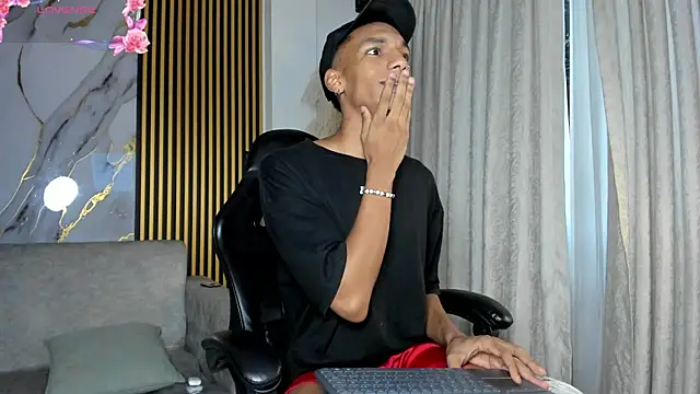 Snapshot of JulienSaint chatting on 25, 11, 2025 JulienSaint online show from 25, 11, 2025