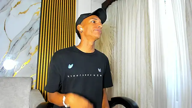 Snapshot of JulienSaint chatting on 28, 11, 2025 JulienSaint online show from 28, 11, 2025