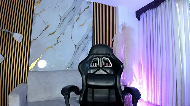 Snapshot of JulienSaint chatting on 2, 12, 2025 JulienSaint online show from 2, 12, 2025