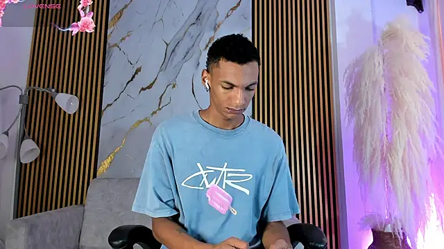 Snapshot of JulienSaint chatting on 3, 12, 2025 JulienSaint online show from 3, 12, 2025