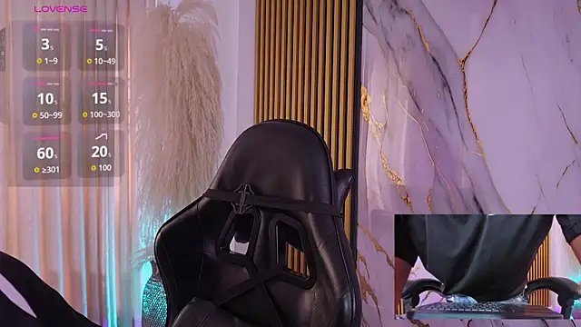 Snapshot of JulienSaint chatting on 15, 12, 2025 JulienSaint online show from 15, 12, 2025