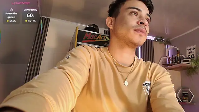 Snapshot of Bastian_MCcormick chatting on 1, 10, 2025 Bastian MCcormick online show from 1, 10, 2025