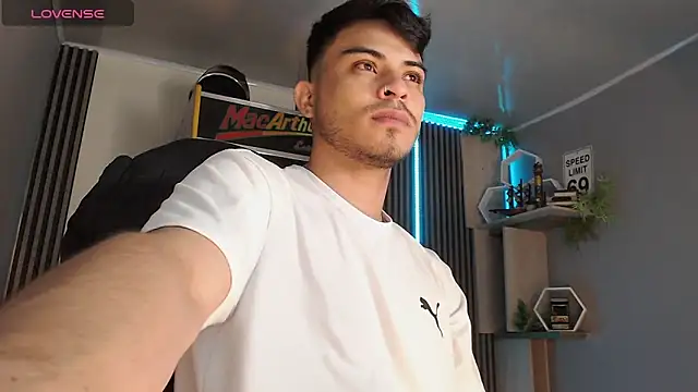 Snapshot of Bastian_MCcormick chatting on 8, 10, 2025 Bastian MCcormick online show from 8, 10, 2025