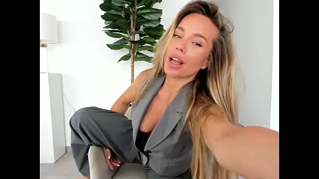Snapshot of Kalyssy chatting on 14, 7, 2026 Kalyssy online show from 14, 7, 2026