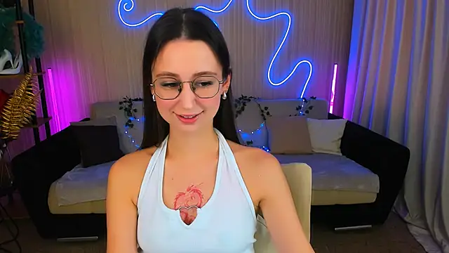Snapshot of YourLovellyStory chatting on 18, 9, 2025 YourLovellyStory online show from 18, 9, 2025