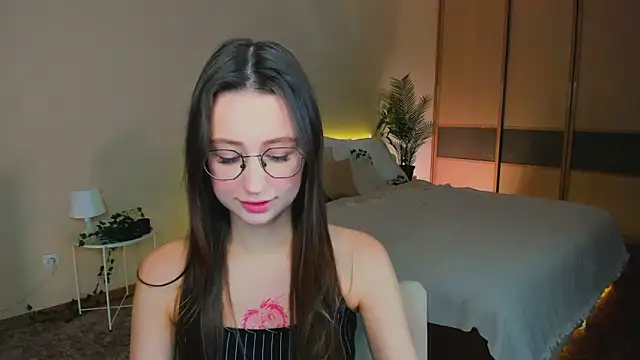 Snapshot of YourLovellyStory chatting on 8, 10, 2025 YourLovellyStory online show from 8, 10, 2025