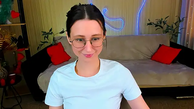YourLovellyStory online show from 4, 7, 2026