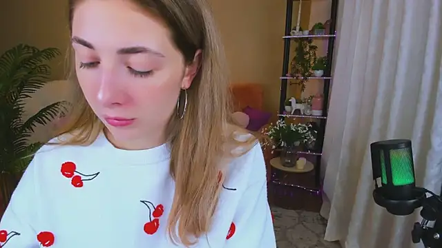 Snapshot of SensitiveSooul chatting on 19, 9, 2025 SensitiveSooul online show from 19, 9, 2025