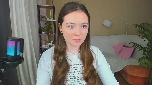 AlluringLookk online show from 19, 9, 2025