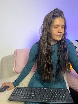 Snapshot of Emilyybennet_ chatting on 25, 11, 2025 Emilyybennet online show from 25, 11, 2025