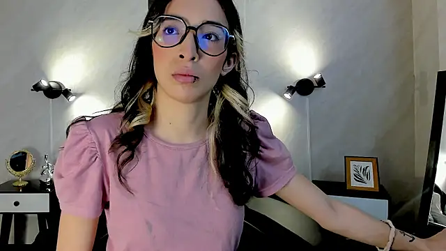 Emilia Bons online show from 2, 12, 2025