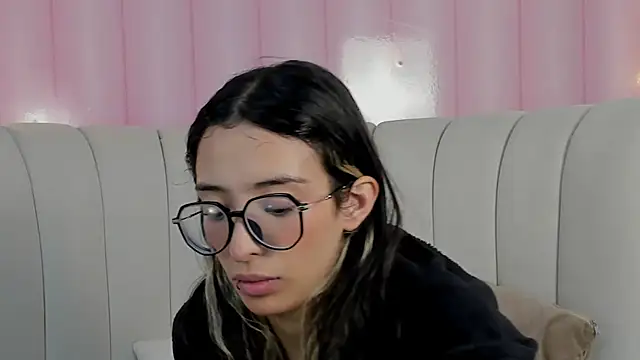 Emilia Bons online show from 19, 12, 2025