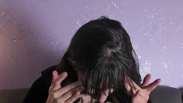 Emilia Bons online show from 14, 4, 2026