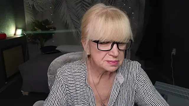 Snapshot of Sabina_Ros chatting on 5, 12, 2025 Sabina Ros online show from 5, 12, 2025