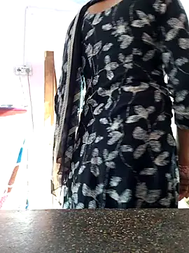 Love-pari077 online show from 4, 11, 2025