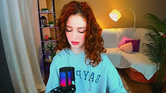 ChristinaConteeree online show from 17, 11, 2025