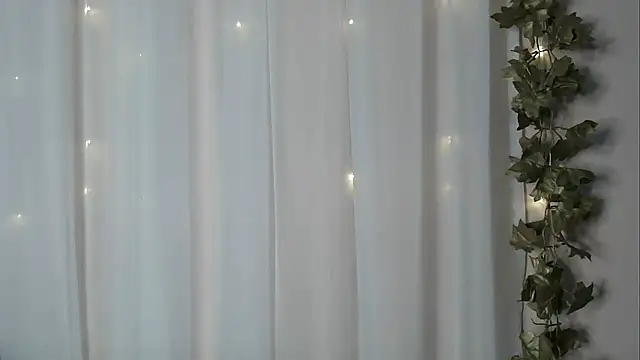 Snapshot of angelainparis28 chatting on 6, 10, 2025 angelainparis28 online show from 6, 10, 2025