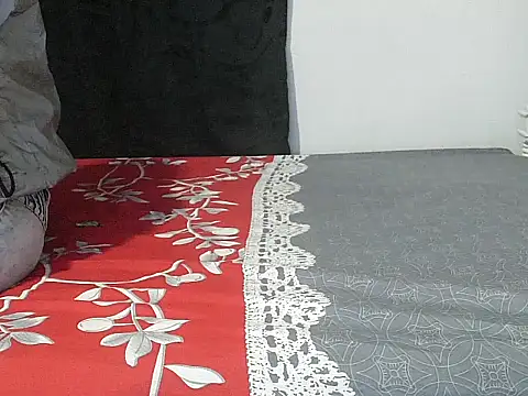 Snapshot of angelainparis28 chatting on 5, 11, 2025 angelainparis28 online show from 5, 11, 2025