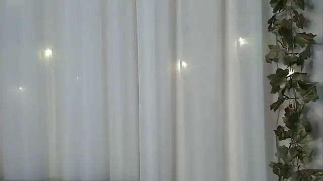 Snapshot of angelainparis28 chatting on 9, 11, 2025 angelainparis28 online show from 9, 11, 2025