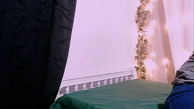 Snapshot of angelainparis28 chatting on 18, 12, 2025 angelainparis28 online show from 18, 12, 2025