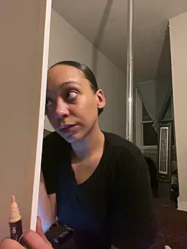 Snapshot of Velvetraexo chatting on 11, 4, 2026 Velvetraexo online show from 11, 4, 2026