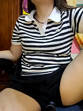 Snapshot of Bee_sweet chatting on 13, 9, 2025 Bee sweet online show from 13, 9, 2025