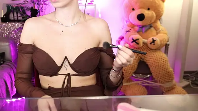 NovaHollisx online show from 7, 4, 2026