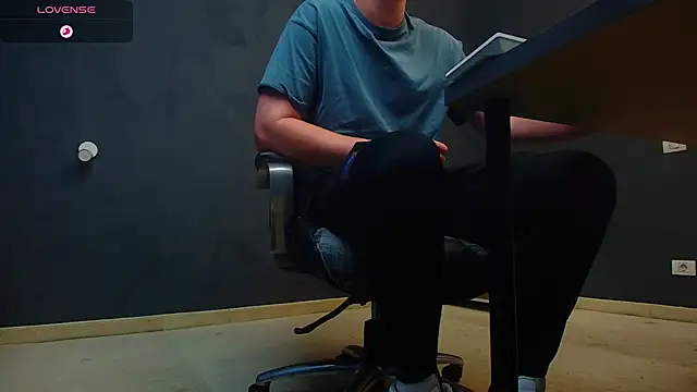 Snapshot of EnzoRace chatting on 1, 11, 2025 EnzoRace online show from 1, 11, 2025