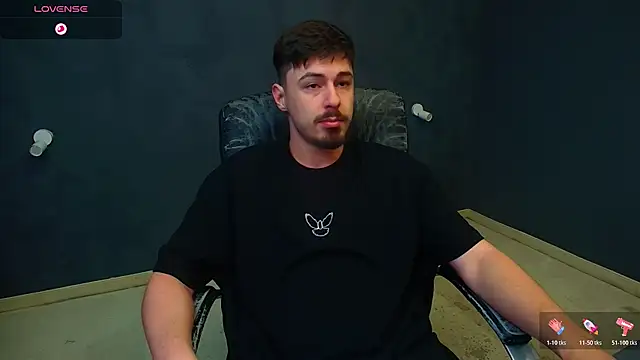 Snapshot of EnzoRace chatting on 17, 11, 2025 EnzoRace online show from 17, 11, 2025