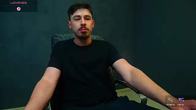 Snapshot of EnzoRace chatting on 19, 11, 2025 EnzoRace online show from 19, 11, 2025