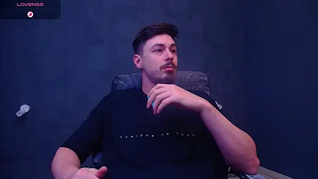 Snapshot of EnzoRace chatting on 22, 11, 2025 EnzoRace online show from 22, 11, 2025