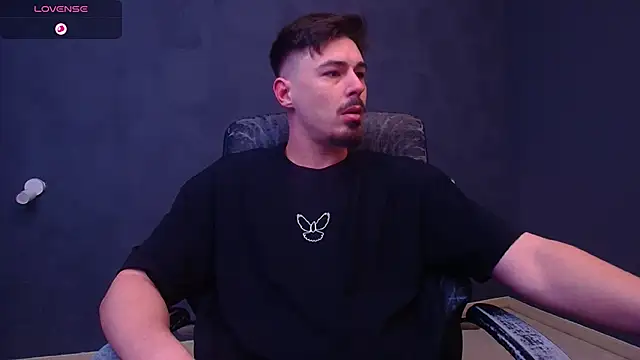 Snapshot of EnzoRace chatting on 24, 11, 2025 EnzoRace online show from 24, 11, 2025