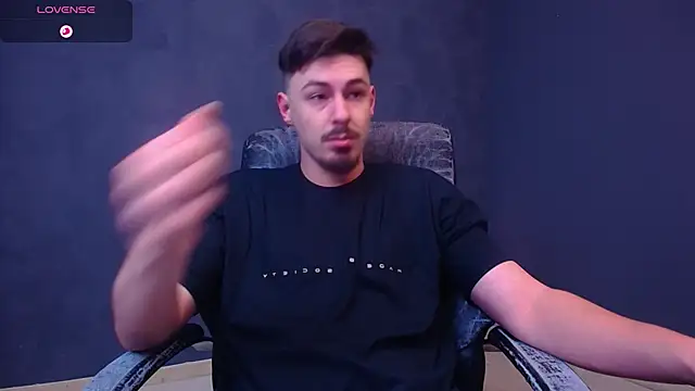 Snapshot of EnzoRace chatting on 25, 11, 2025 EnzoRace online show from 25, 11, 2025