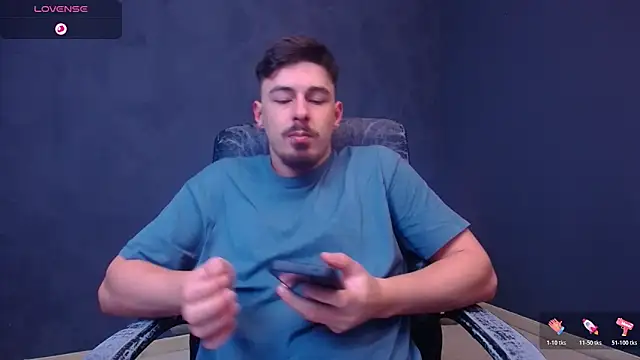 Snapshot of EnzoRace chatting on 26, 11, 2025 EnzoRace online show from 26, 11, 2025