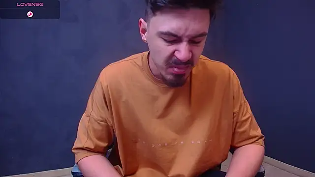 Snapshot of EnzoRace chatting on 28, 11, 2025 EnzoRace online show from 28, 11, 2025