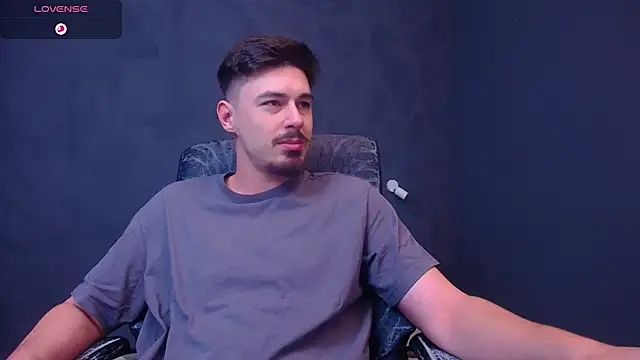 Snapshot of EnzoRace chatting on 29, 11, 2025 EnzoRace online show from 29, 11, 2025