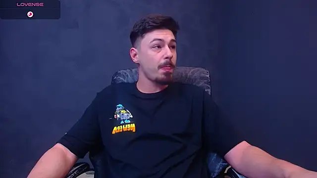 Snapshot of EnzoRace chatting on 30, 11, 2025 EnzoRace online show from 30, 11, 2025