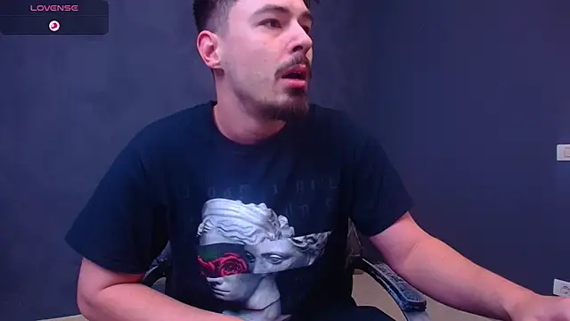 Snapshot of EnzoRace chatting on 5, 12, 2025 EnzoRace online show from 5, 12, 2025