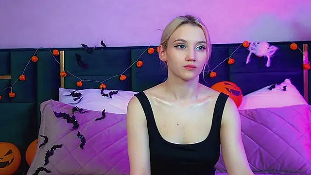 Snapshot of StacyEvances chatting on 24, 10, 2025 StacyEvances online show from 24, 10, 2025