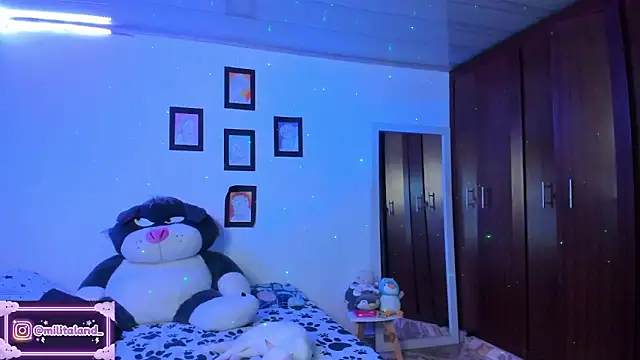 Snapshot of milita_houston chatting on 16, 10, 2025 milita houston online show from 16, 10, 2025