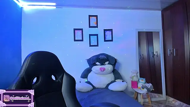 Snapshot of milita_houston chatting on 28, 10, 2025 milita houston online show from 28, 10, 2025