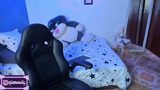 Snapshot of milita_houston chatting on 5, 11, 2025 milita houston online show from 5, 11, 2025