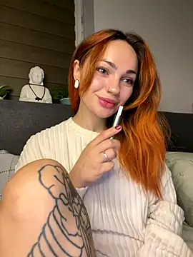 Snapshot of SaraLow chatting on 10, 10, 2025 SaraLow online show from 10, 10, 2025