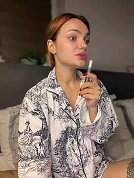 Snapshot of SaraLow chatting on 17, 10, 2025 SaraLow online show from 17, 10, 2025