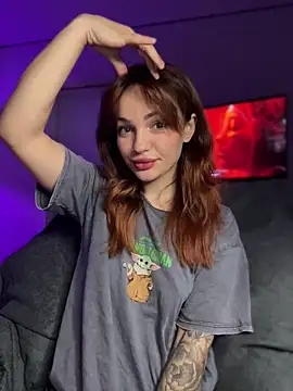 Snapshot of SaraLow chatting on 2, 12, 2025 SaraLow online show from 2, 12, 2025