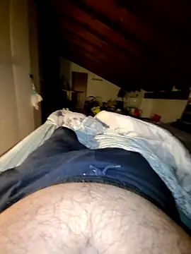 Snapshot of giova17cm chatting on 24, 10, 2025 giova17cm online show from 24, 10, 2025